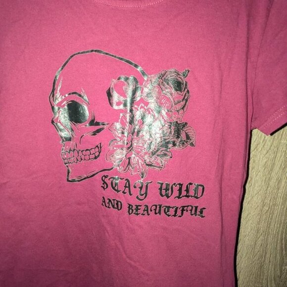 *3 FOR $9* SHEIN Stay Wild and Beautiful Skull Casual Tee Top Shirt T-shirt M - Picture 2 of 3
